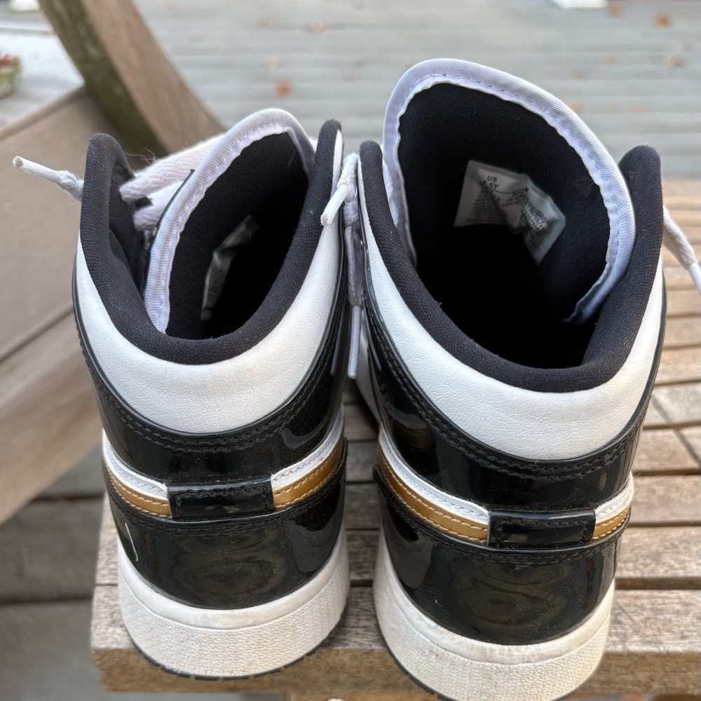 Air Jordan 1 Mid SE Patent Black Gold - Size 4.5 - Picture 8 of 11
